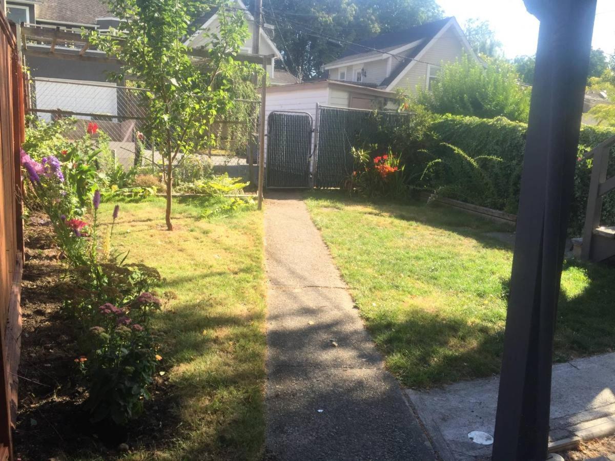 Quiet-Comfy 3 Bedroom Home On A Tree Lined Street In Kits Vancouver Exterior photo