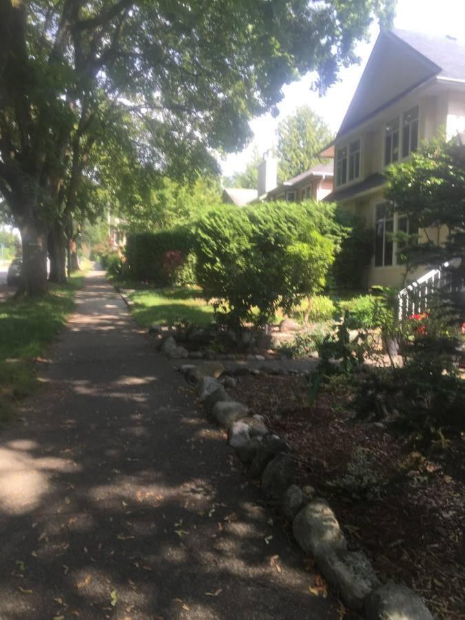 Quiet-Comfy 3 Bedroom Home On A Tree Lined Street In Kits Vancouver Exterior photo