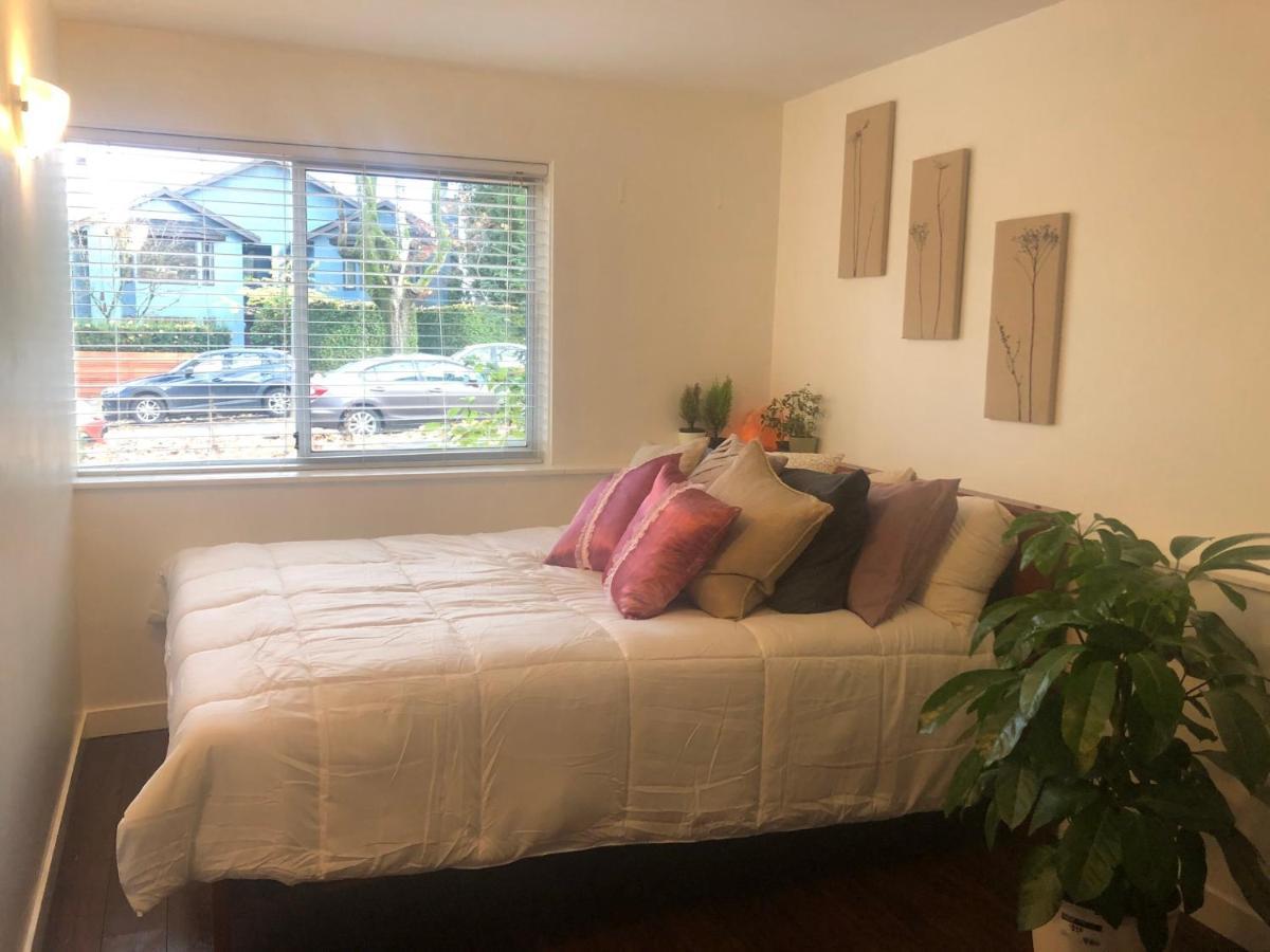 Quiet-Comfy 3 Bedroom Home On A Tree Lined Street In Kits Vancouver Exterior photo